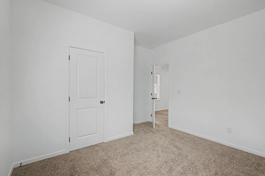 Spacious, unfurnished interior of a new home in The Oaks, Clarksville (Image 22).
