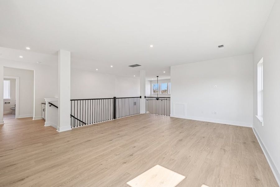 Spacious, unfurnished interior of a new home in Sauls Ranch, Round Rock (Image 16).