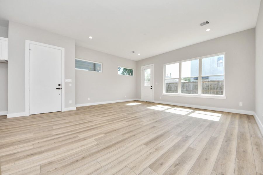 Spacious, unfurnished interior of a new home in , Houston (Image 24).