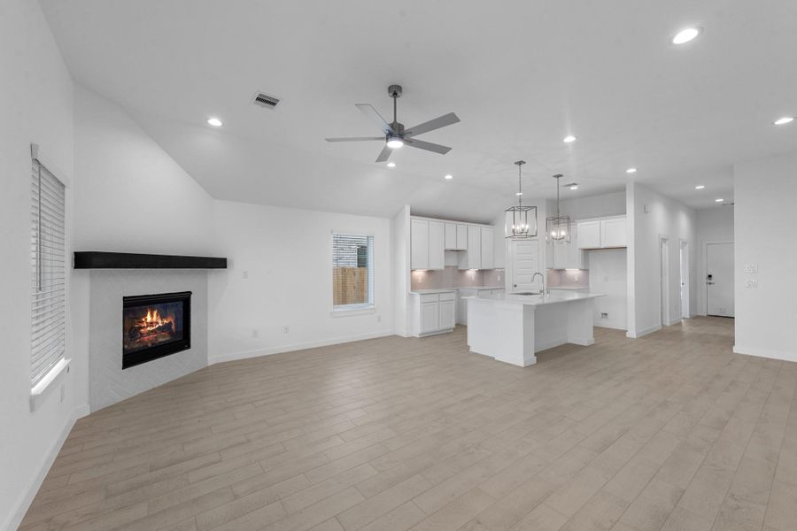 Spacious, unfurnished interior of a new home in Beacon Hill, Waller (Image 16).