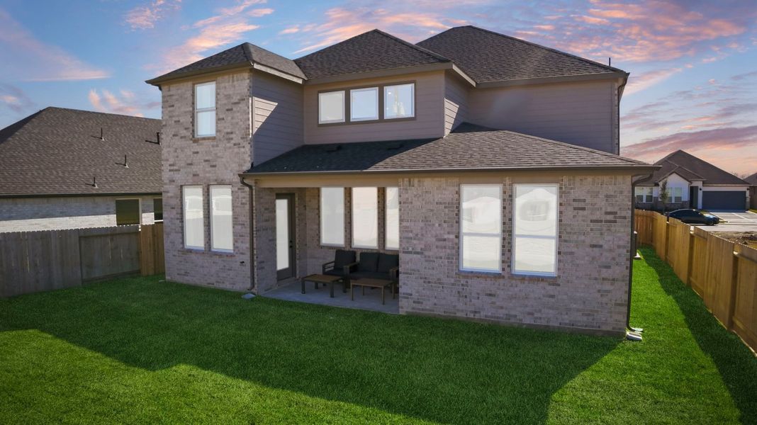 Representative exterior details of a home built from the Avery by D.R. Horton in Friendswood Trails 70' Homesites, Friendswood (Image 4).