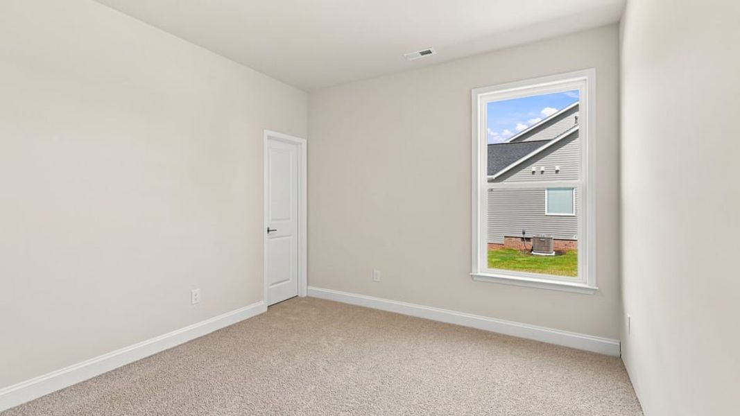 Spacious, unfurnished interior of a new home in Shadowood, Seneca (Image 20).