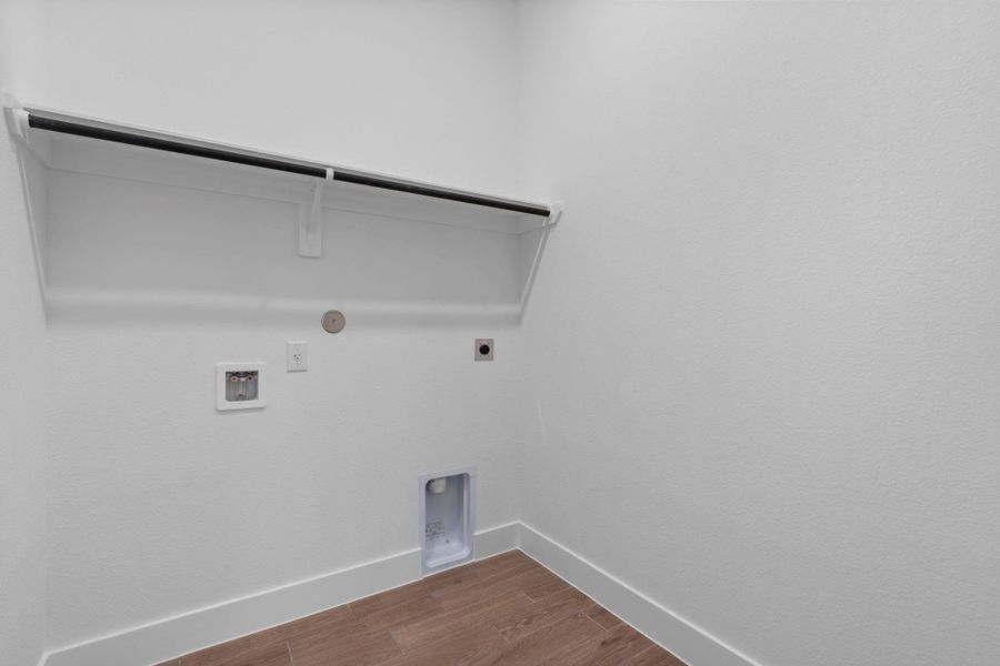 Spacious, unfurnished interior of a new home in Sienna, Missouri City (Image 28).