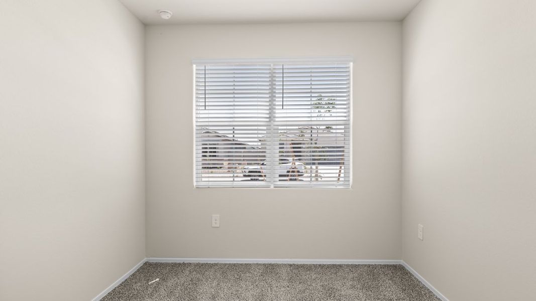 Spacious, unfurnished interior of a new home in Rio Rancho Estates, Wittmann (Image 21).