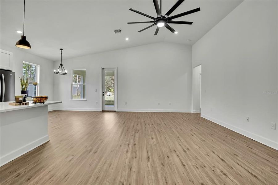 Spacious, unfurnished interior of a new home in , Weeki Wachee (Image 33).