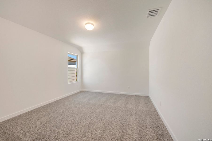 Spacious, unfurnished interior of a new home in Cinco Lakes, San Antonio (Image 20).