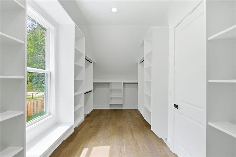 Spacious, unfurnished interior of a new home in , Lawrenceville (Image 39).