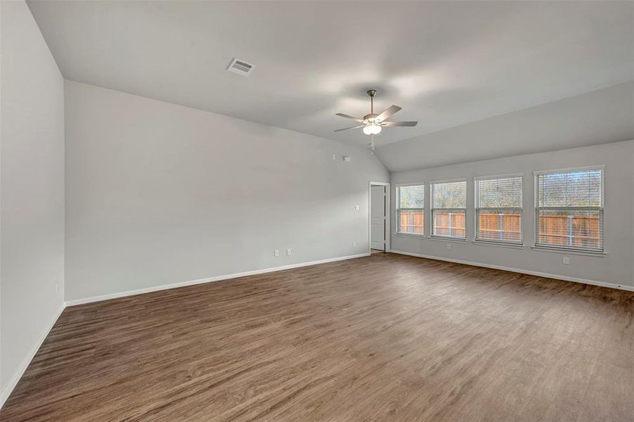 Spacious, unfurnished interior of a new home in ValleyBrooke, Mesquite (Image 16).