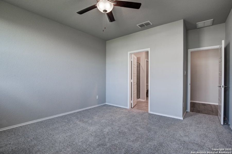 Spacious, unfurnished interior of a new home in Hickory Ridge, San Antonio (Image 12).