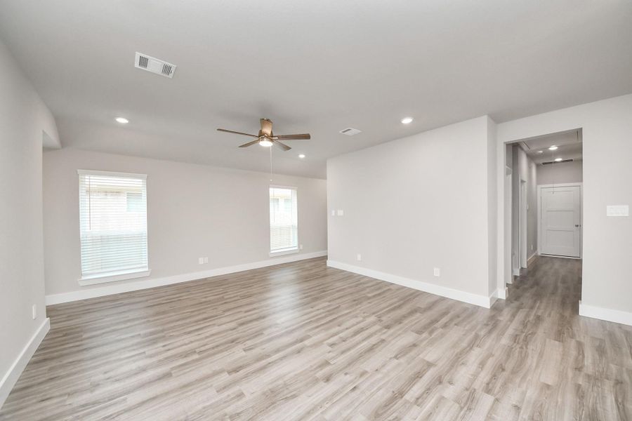 Spacious, unfurnished interior of a new home in Sorella: Signature Collection, Tomball (Image 22).