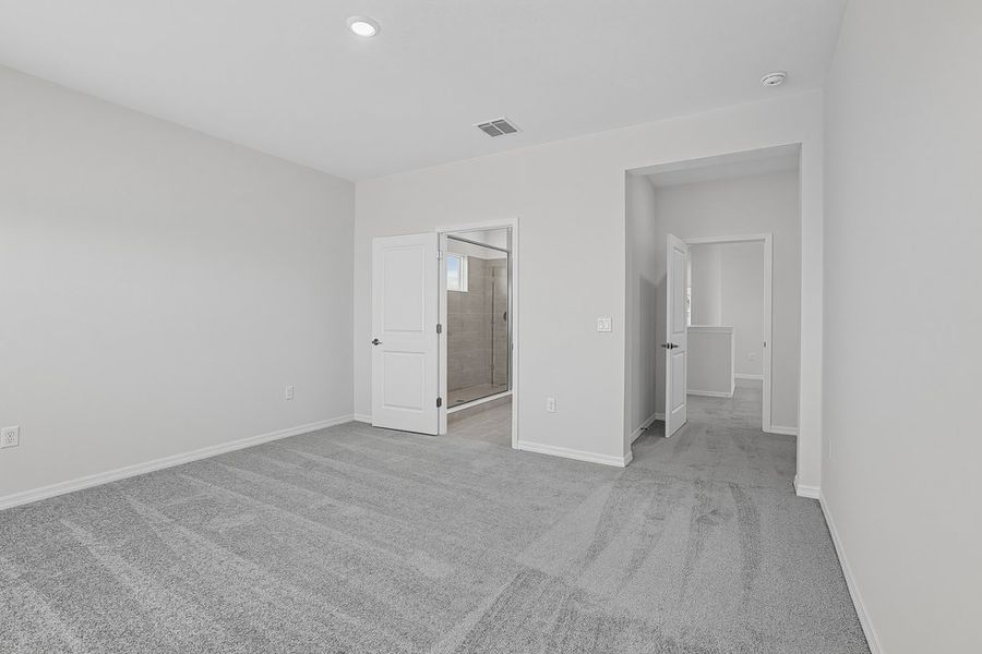 Spacious, unfurnished interior of a new home in Lochside, Mount Dora (Image 36).