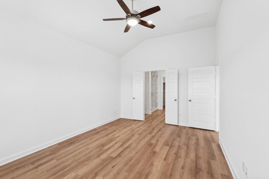 Spacious, unfurnished interior of a new home in Miller's Pond, Rosenberg (Image 20).