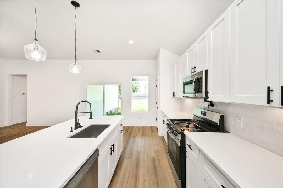 Furnished interior view inside a new home in , Hempstead (Image 8).