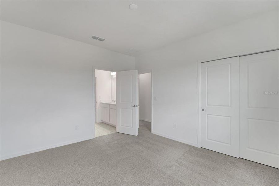 Spacious, unfurnished interior of a new home in Tuscan Hills, Dade City (Image 42).