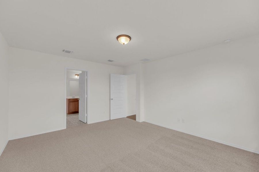 Spacious, unfurnished interior of a new home in Hidden Trails, Belton (Image 28).