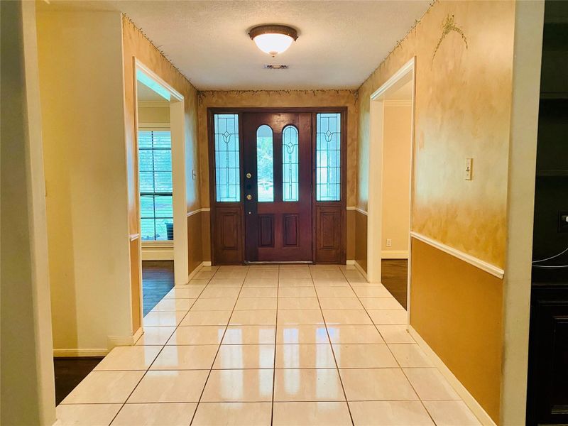 14212 - Front interior entry