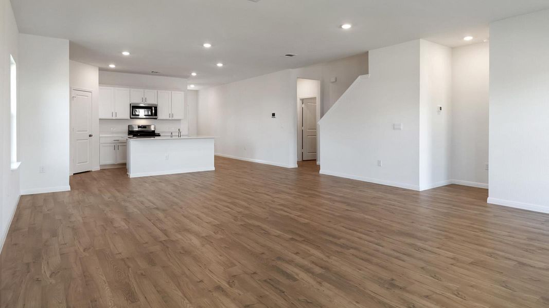 Spacious, unfurnished interior of a new home in Bar W Ranch, Leander (Image 10).