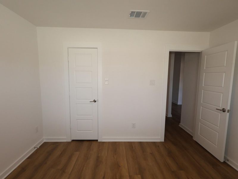 Spacious, unfurnished interior of a new home in Summerview, Fulshear (Image 16). Spacious, unfurnished interior of a new home in Summerview, Fulshear (Image 16).