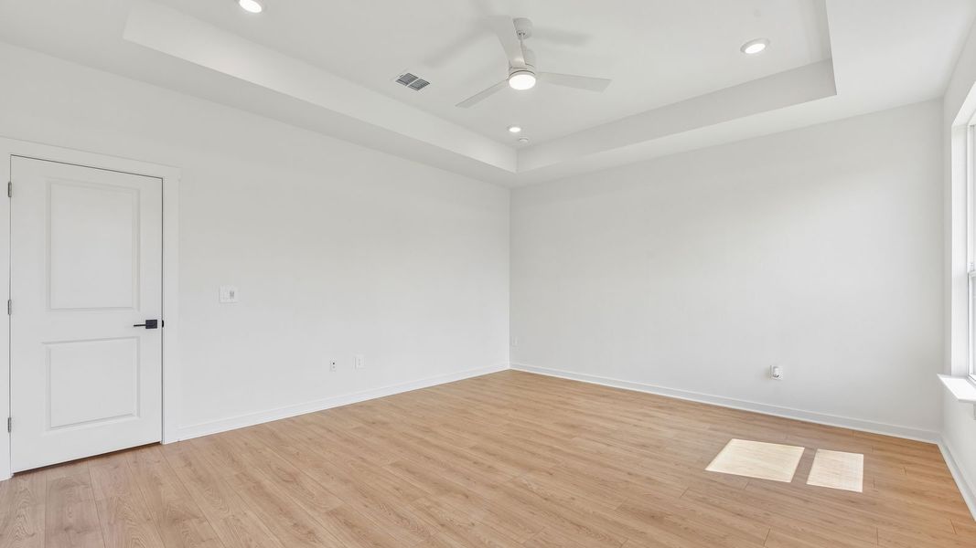 Spacious, unfurnished interior of a new home in Rosenbusch Ranch, Leander (Image 23).