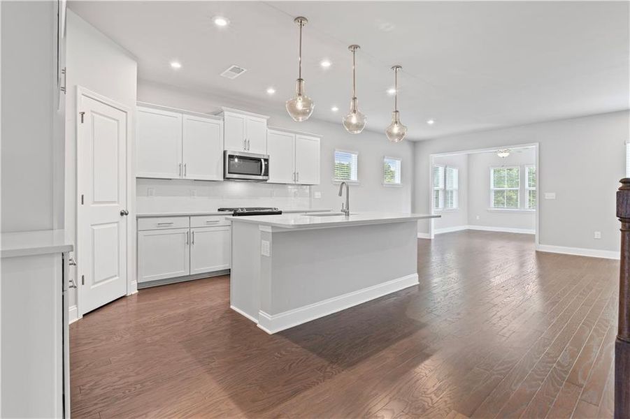 Spacious, unfurnished interior of a new home in Berkeley Mill, Cumming (Image 11).