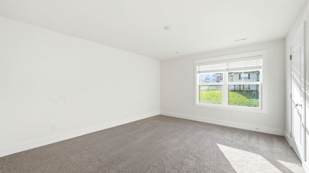 Spacious, unfurnished interior of a new home in Polo Fields, Kingsport (Image 24).