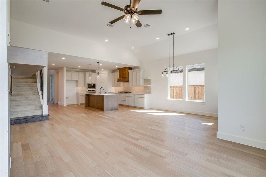 Spacious, unfurnished interior of a new home in Pecan Grove, Burleson (Image 19).