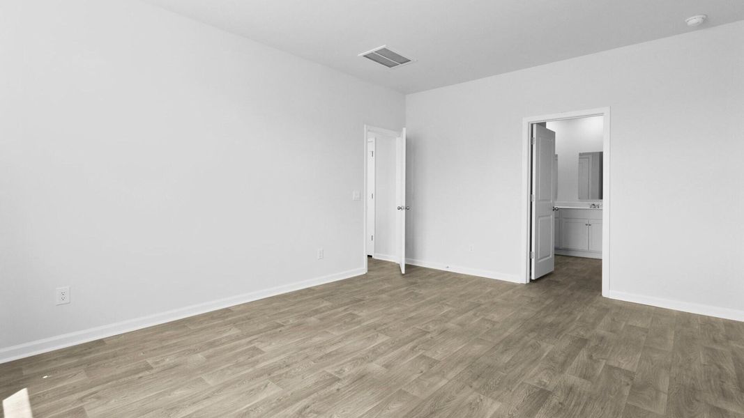 Spacious, unfurnished interior of a new home in Lakeview at Kitfield, Moncks Corner (Image 29).