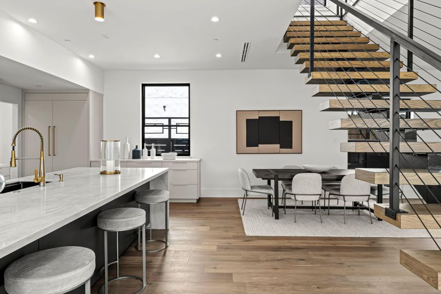 Kitchen/Dining Kitchen/Dining