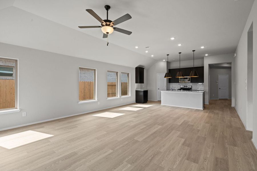 Spacious, unfurnished interior of a new home in Escondido, Magnolia (Image 27).