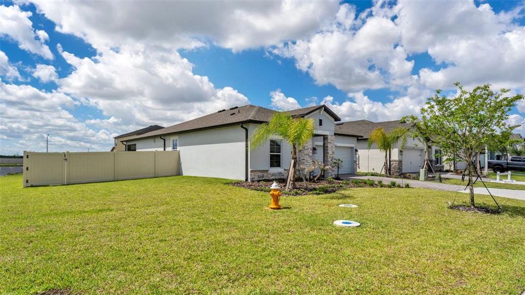 Exterior details and patio area of a home in , Lakeland (Image 29).
