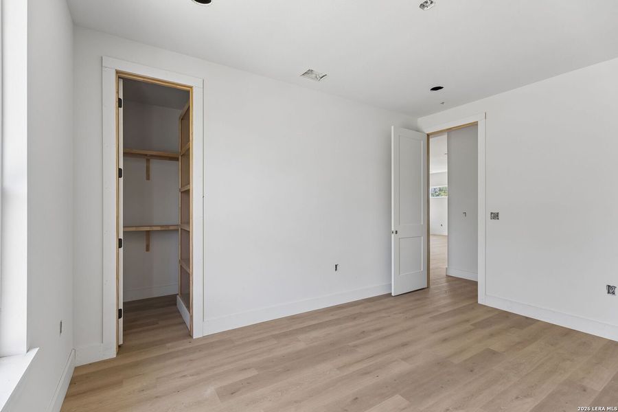Spacious, unfurnished interior of a new home in , Horseshoe Bay (Image 10).