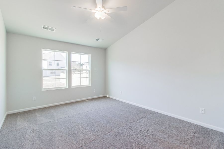 Spacious, unfurnished interior of a new home in Bluefield, Lexington (Image 19).