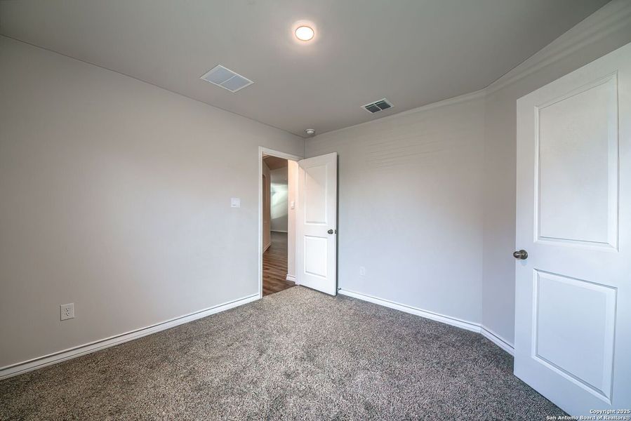 Spacious, unfurnished interior of a new home in , San Antonio (Image 15).