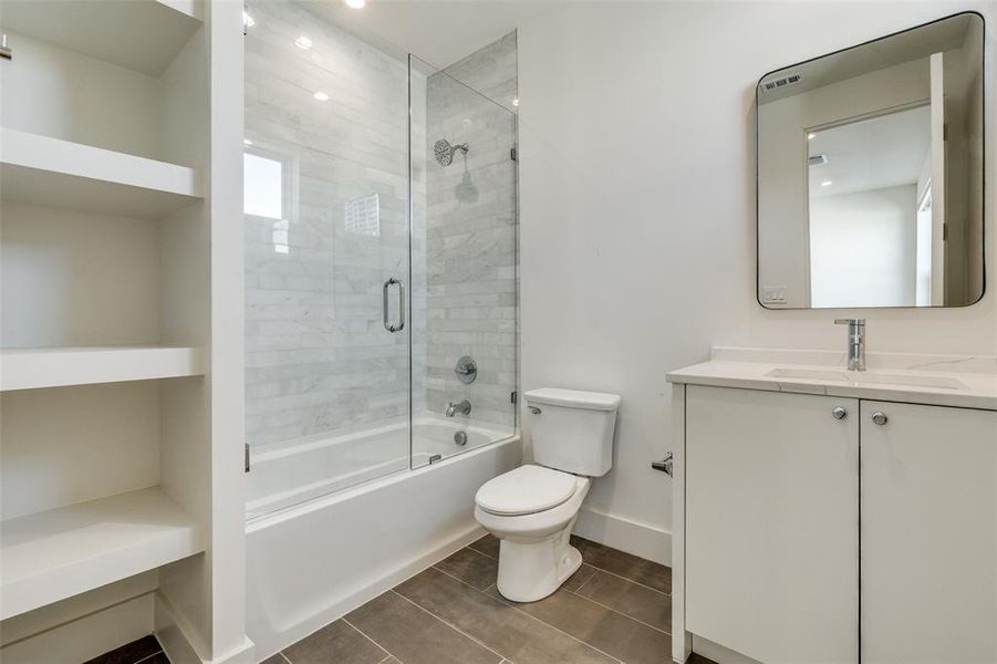 Furnished interior view inside a new home in , Dallas (Image 8). Furnished interior view inside a new home in , Dallas (Image 8).