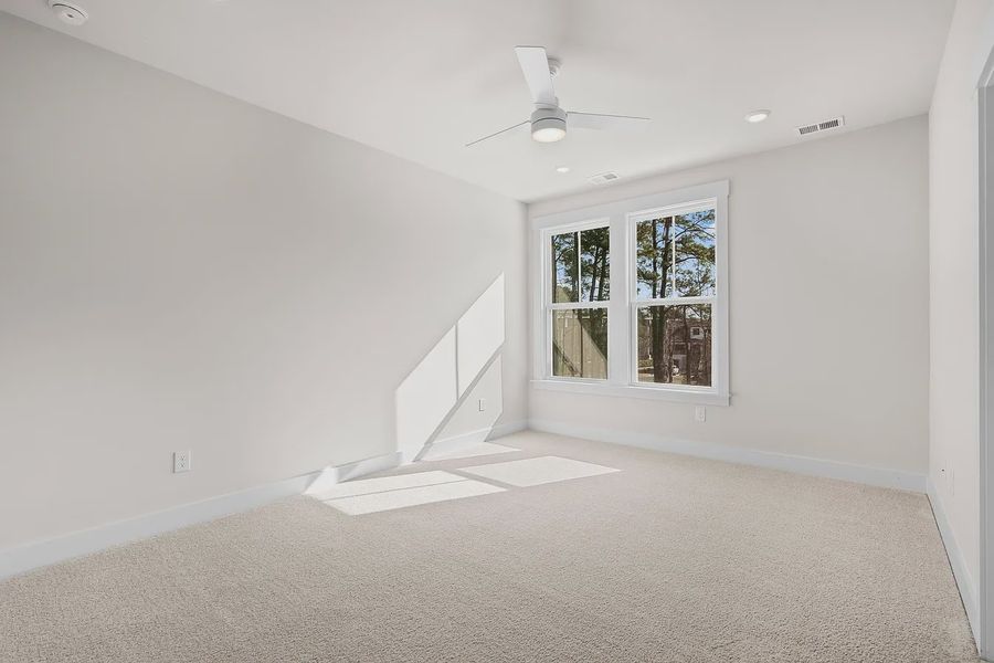 Spacious, unfurnished interior of a new home in Harbor Oaks Marina, Myrtle Beach (Image 21).