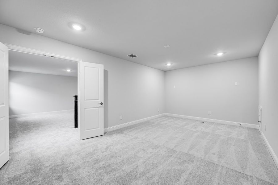 Spacious, unfurnished interior of a new home in Cross Creek Meadows 55s, Celina (Image 18).