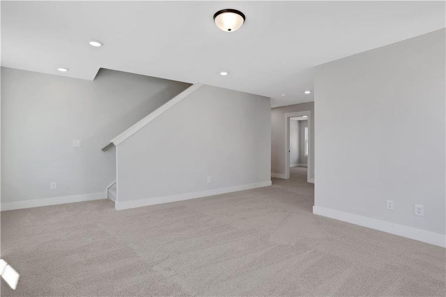 Spacious, unfurnished interior of a new home in Cambridge, Flowery Branch (Image 17).