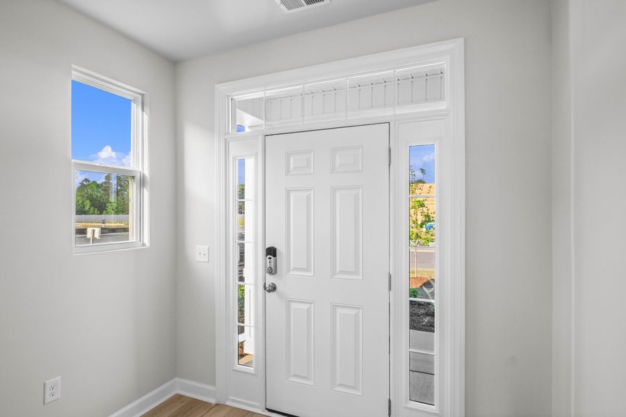 Spacious, unfurnished interior of a new home in Coastal Club of the Carolinas, Calabash (Image 15).
