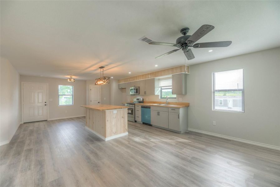 Open concept new build. Island kitchen Open concept new build. Island kitchen