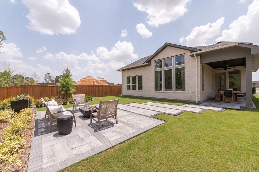 Representative exterior details of a home built from the Wren by Tri Pointe Homes in Oakhill Reserve, Tomball (Image 4).
