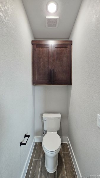 Furnished interior view inside a new home in , La Vernia (Image 17).