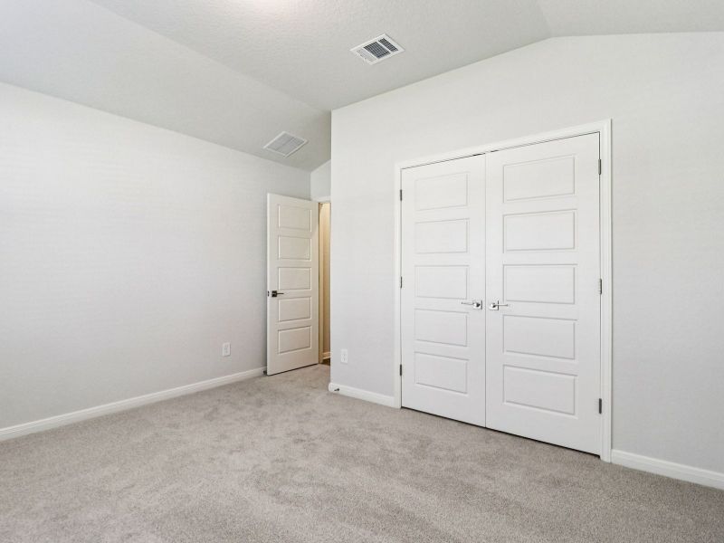 Spacious, unfurnished interior of a new home in Estancia Ranch - Classic Series, San Antonio (Image 19).