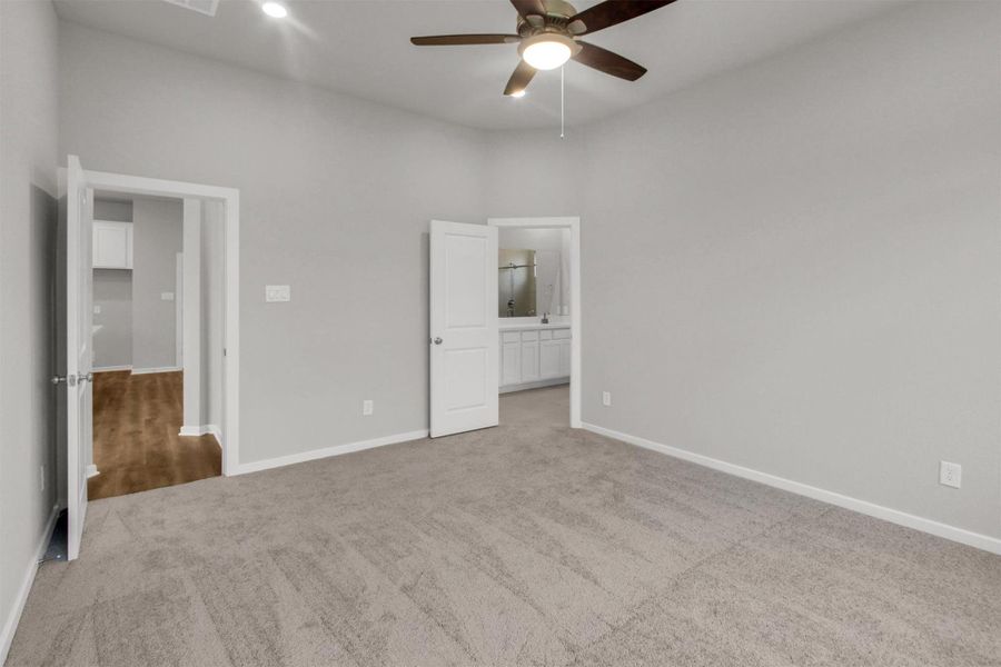 Spacious, unfurnished interior of a new home in River Ranch 55', Mont Belvieu (Image 43). Spacious, unfurnished interior of a new home in River Ranch 55', Mont Belvieu (Image 43).