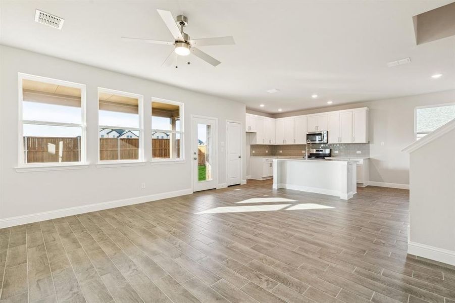 Spacious, unfurnished interior of a new home in Venetian, Weston (Image 15).