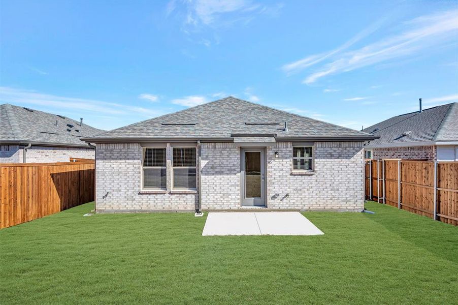 Exterior details and patio area of a home in Mobberly Farms, Pilot Point (Image 3).