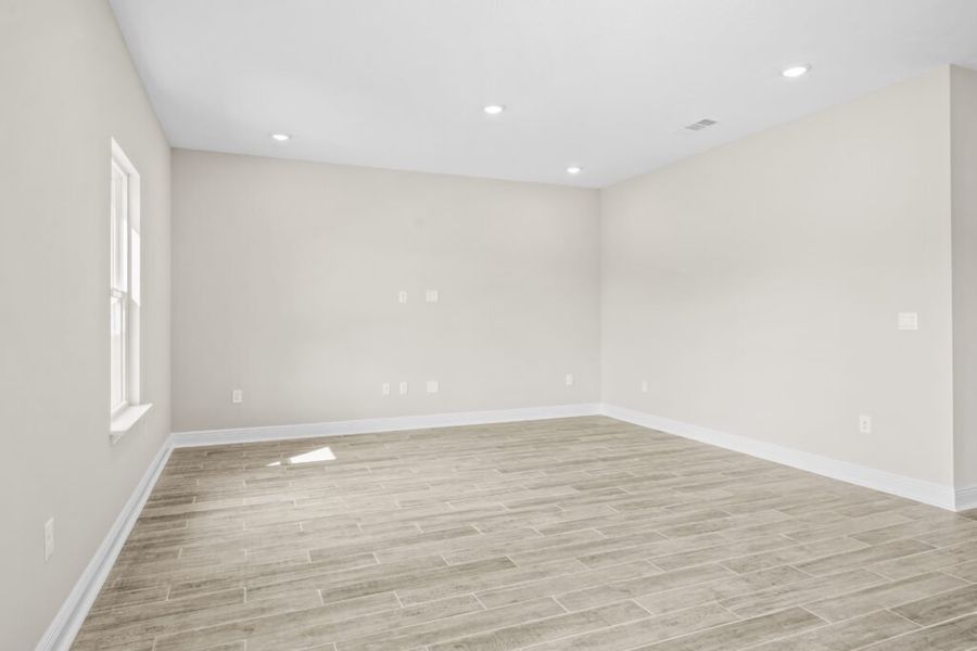 Spacious, unfurnished interior of a new home in Natureview, Freeport (Image 32).
