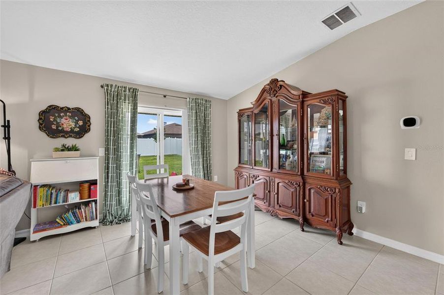 Furnished interior view inside a new home in , Bartow (Image 41).