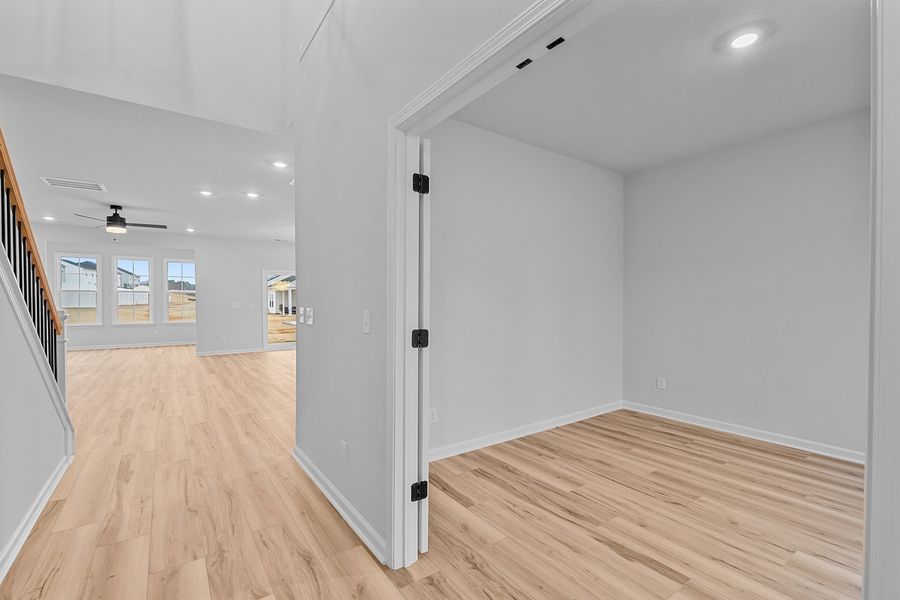 Spacious, unfurnished interior of a new home in Fieldstone, Lexington (Image 22).