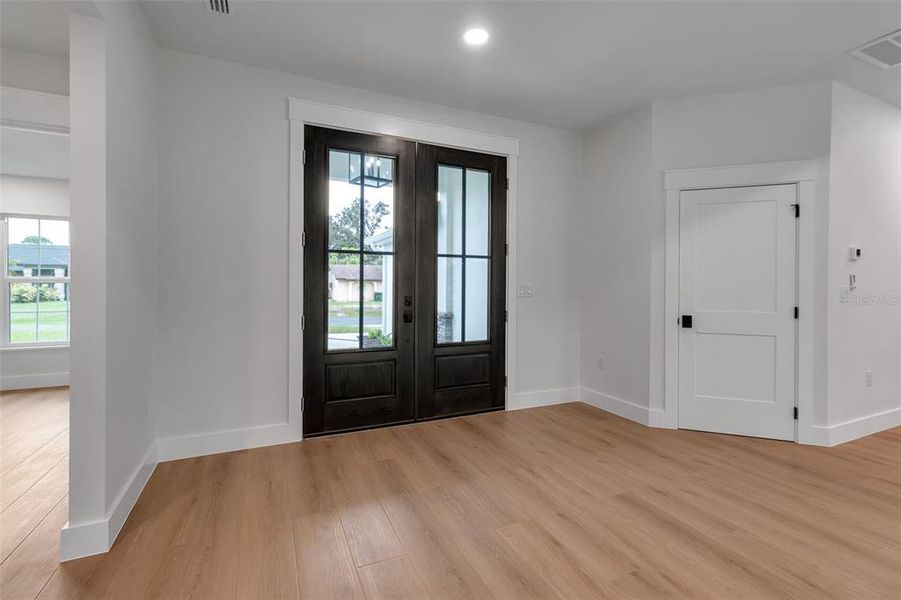 Spacious, unfurnished interior of a new home in , Venice (Image 28).