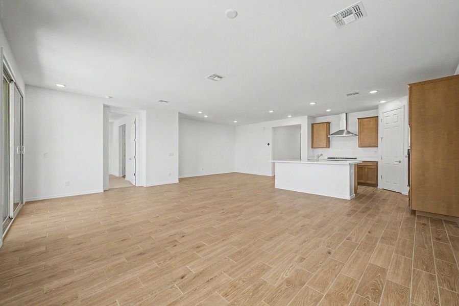Spacious, unfurnished interior of a new home in Tierra Vistoso, Surprise (Image 7).